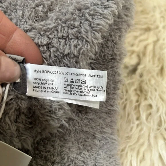 Barefoot Dreams CozyChic Gray Scarf NWT - Picture 2 of 2